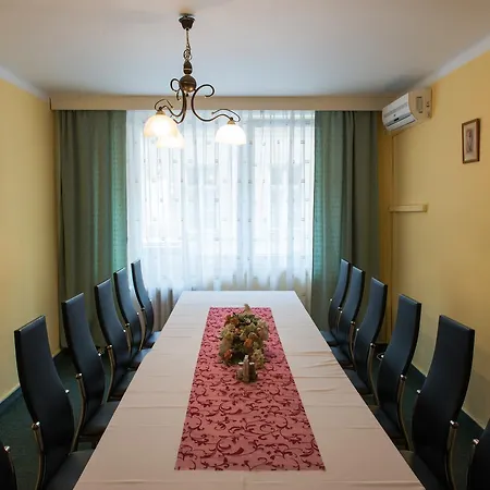 מלון Korzo Nové Zámky